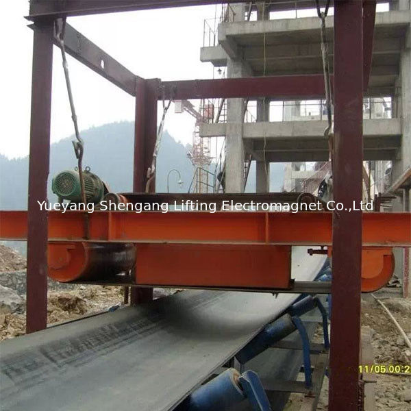 Self Cleaning Overband Magnetic Separator Belt Type For Handling Iron Materials